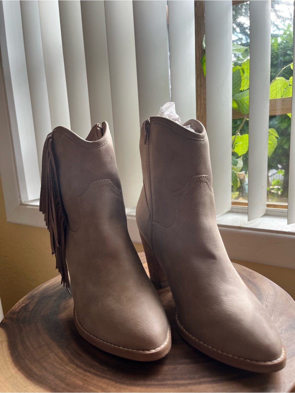 Hem Beige Suede Tassel Ankle Boots - Picture 5 of 6